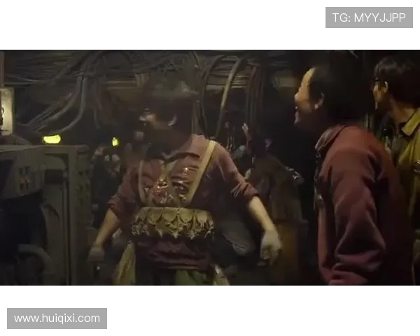 热血青年在恐怖热线中的绝命求生之路与恐惧背后的真相